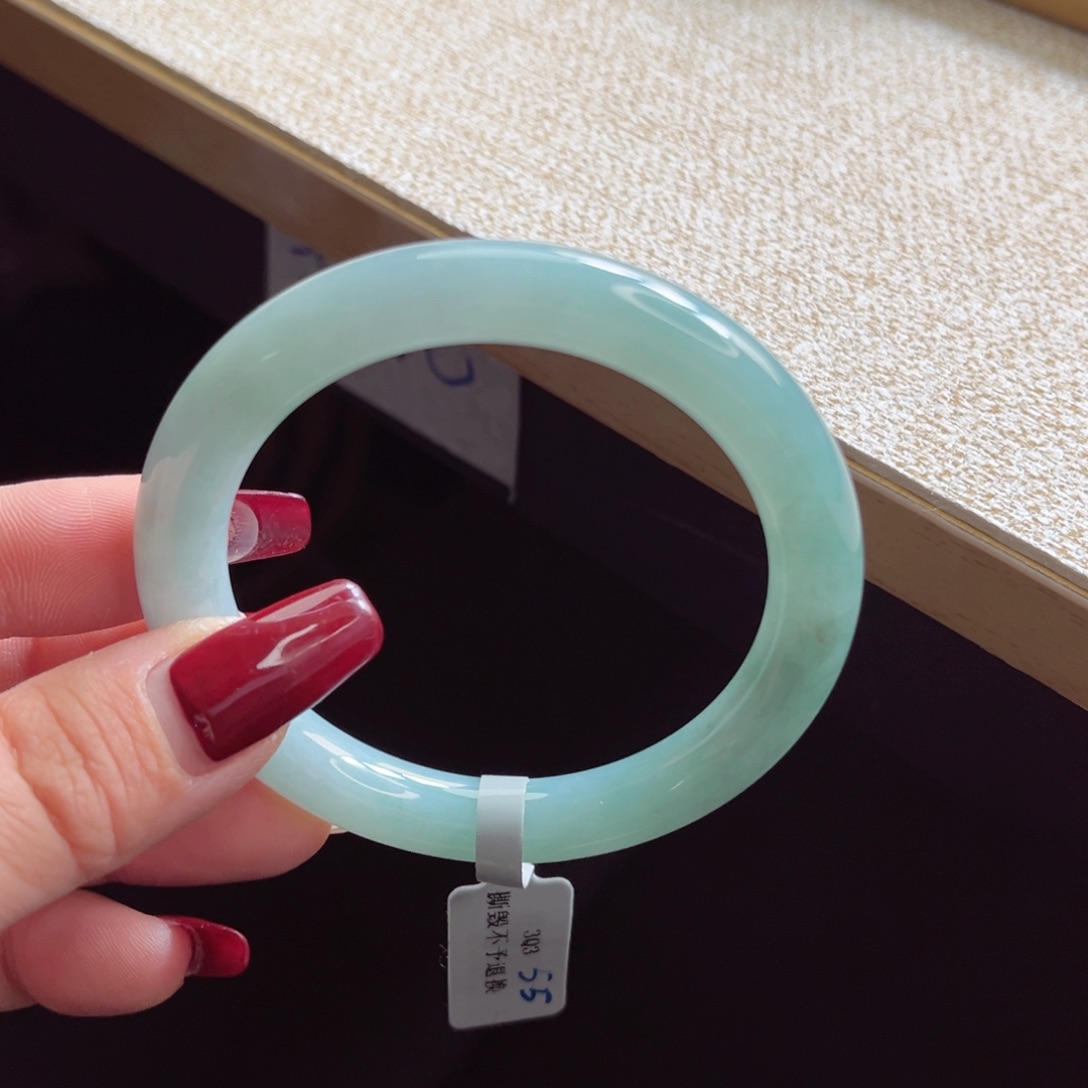 翡翠手镯未镶嵌手镯