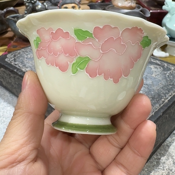 主人杯一个，瓷。。。