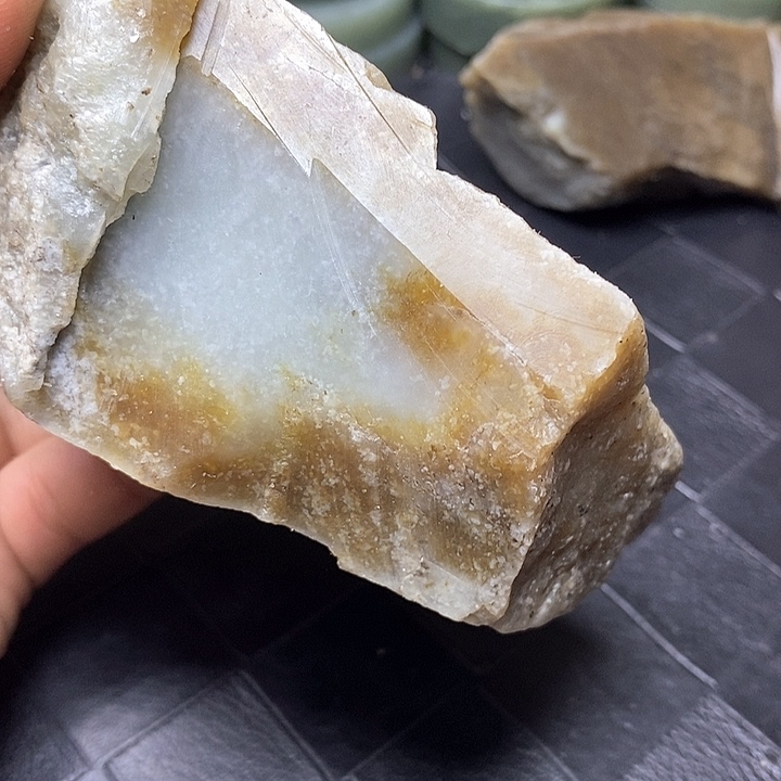 和田玉毛料未镶嵌