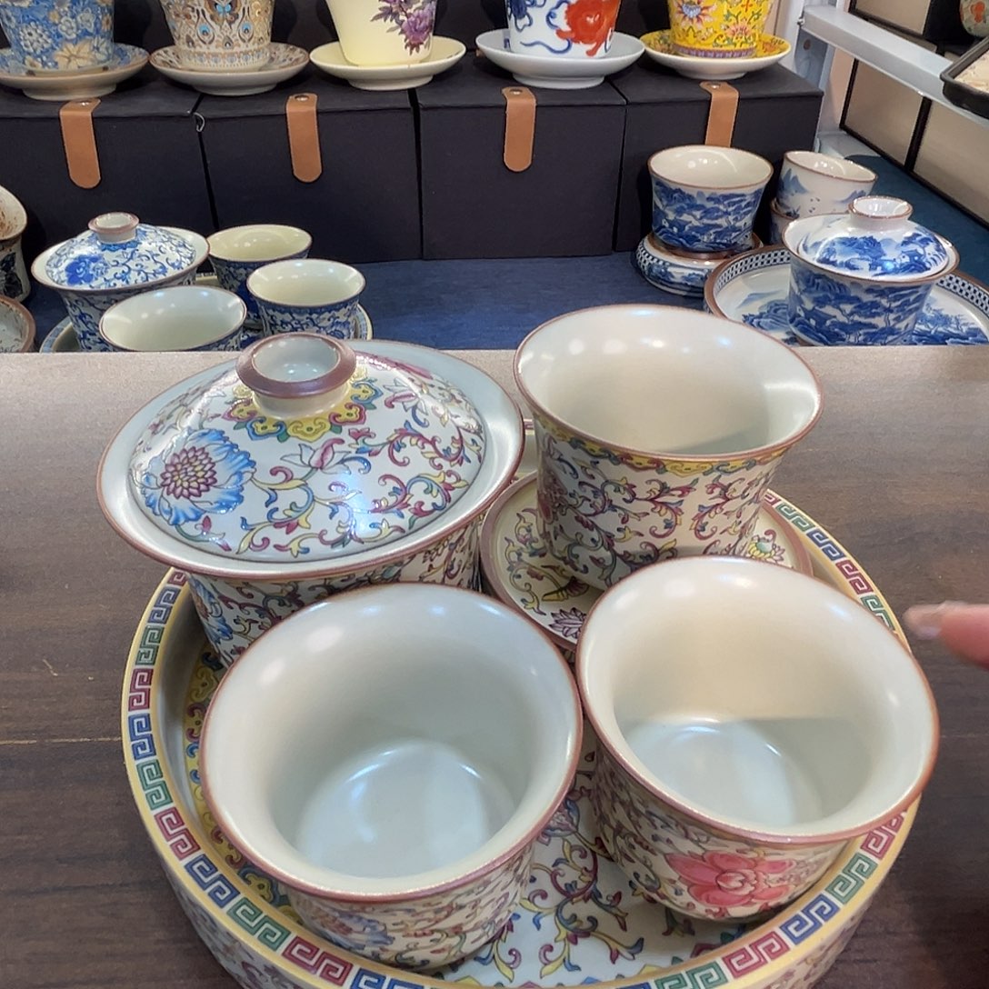 这些盖碗漂亮我很喜欢！！