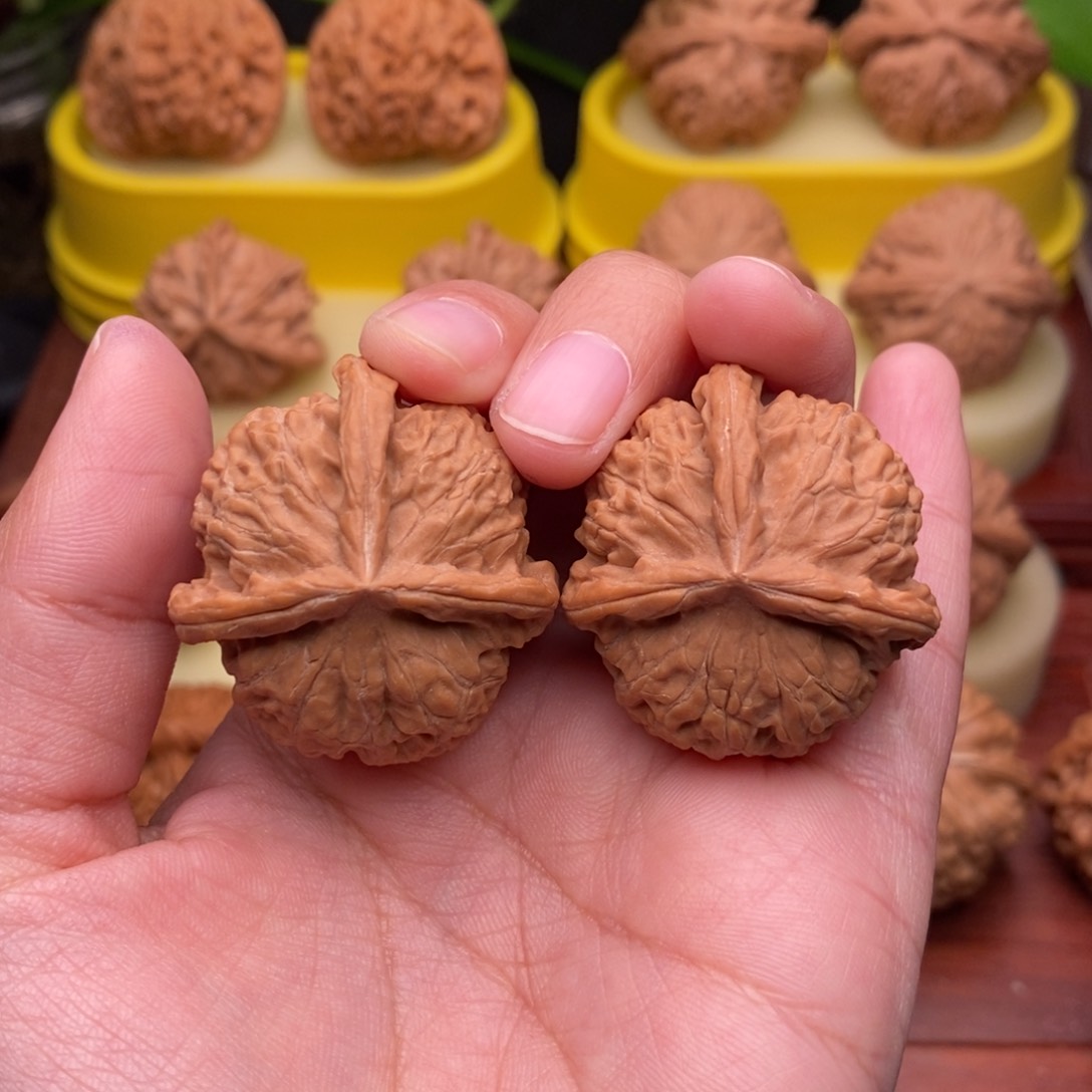 把件文玩核桃?****37“野生”金锭三棱“漏”