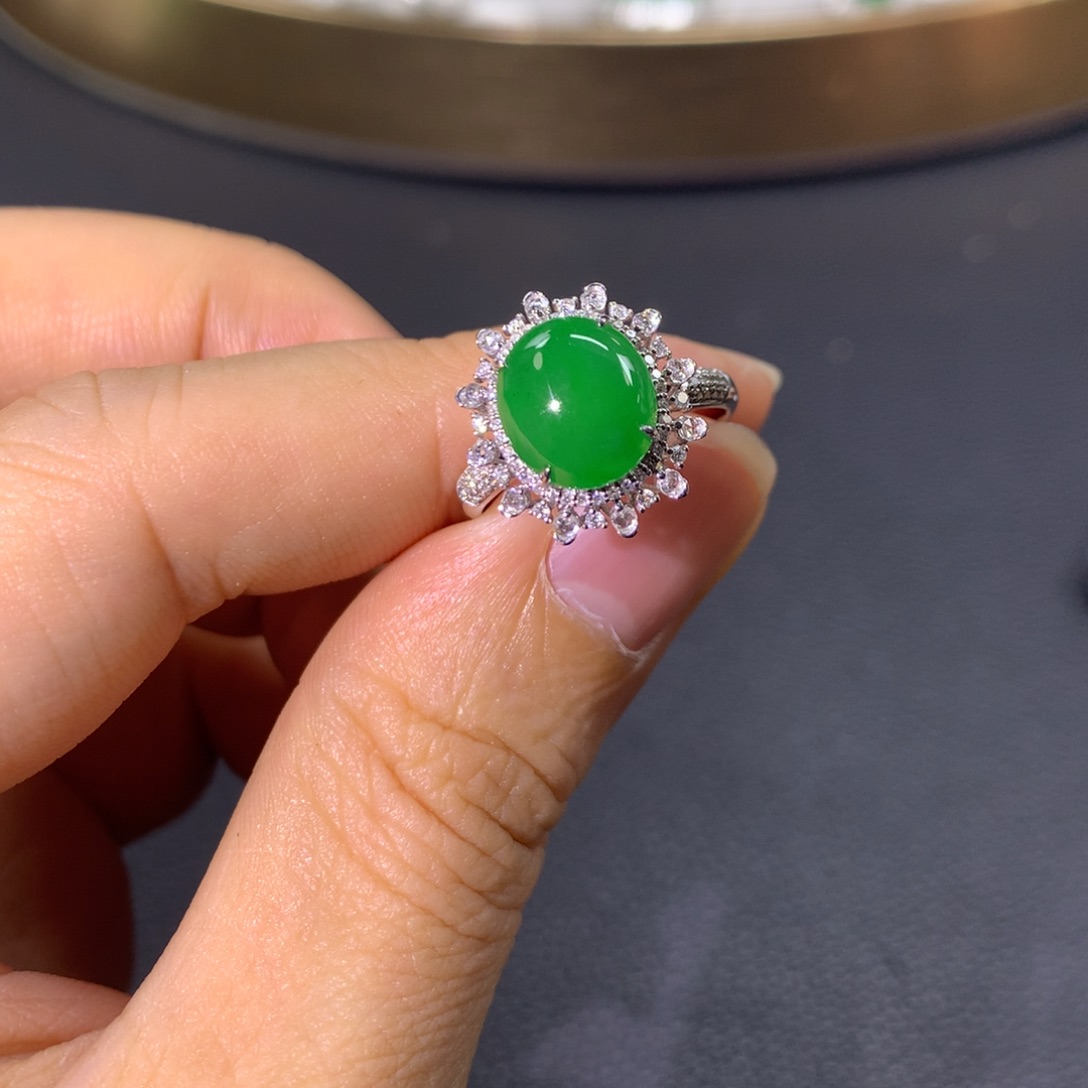 翡翠戒指18K金镶嵌翡翠