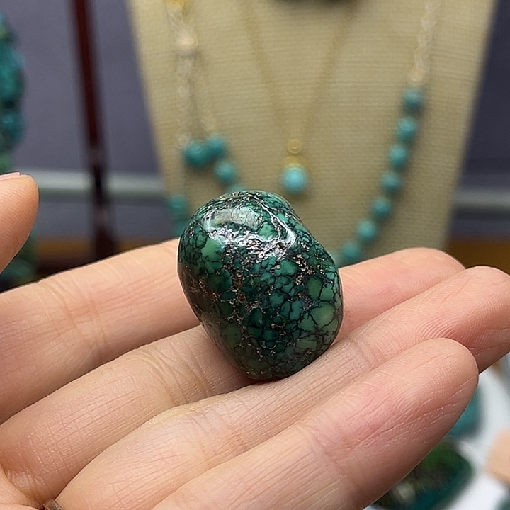 *****绿松石未镶嵌颈饰