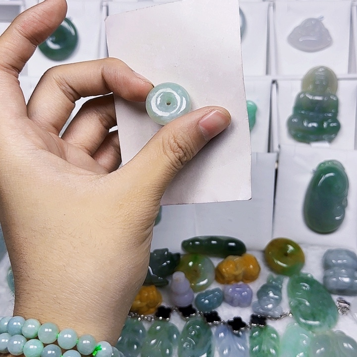 翡翠未镶嵌颈饰翡翠