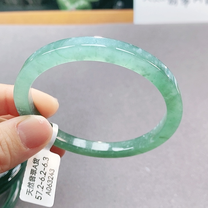 【闪购商品】翡翠手镯（圆镯）未镶嵌