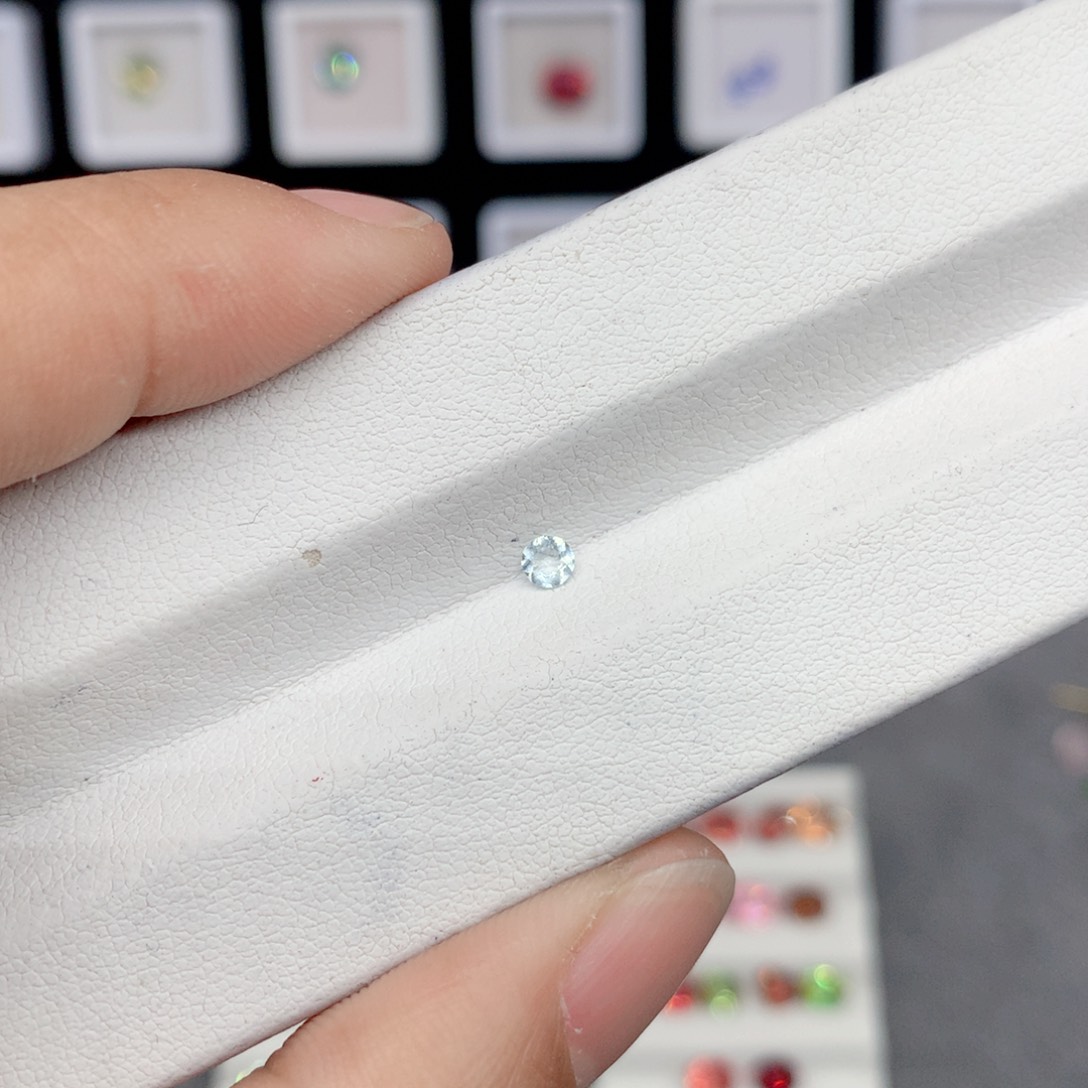 海蓝宝石裸石未镶嵌小**恩3*3mm