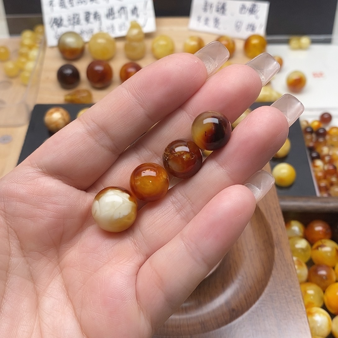 拉***姆蜜蜡未镶嵌裸石蜜蜡