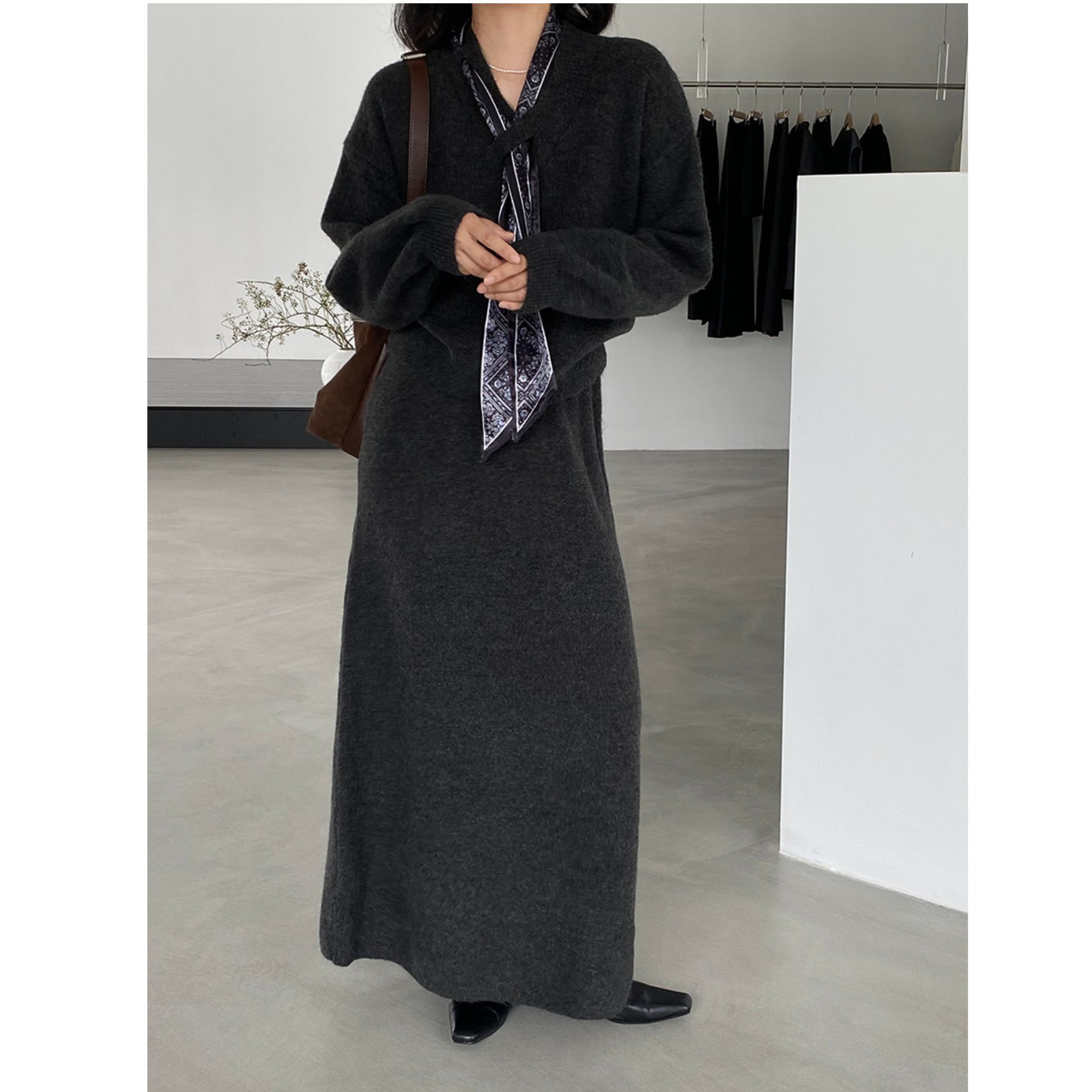 巨好看的一整套垂感针织衫半身裙套装大码毛衣半裙两件套配丝巾潮