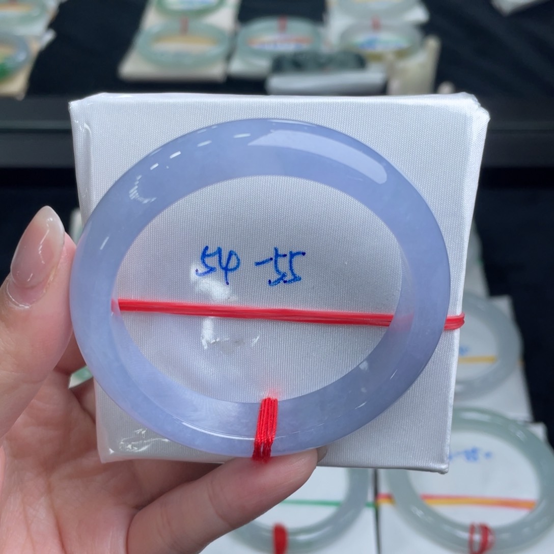 翡翠手镯未镶嵌栗*?翡翠