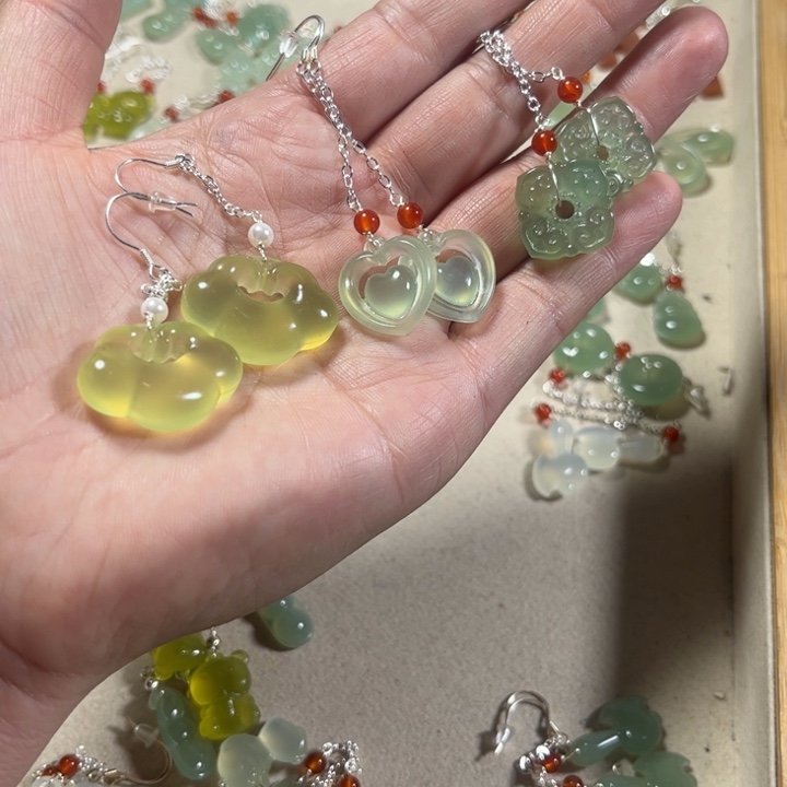 蛇纹石玉耳饰未镶嵌