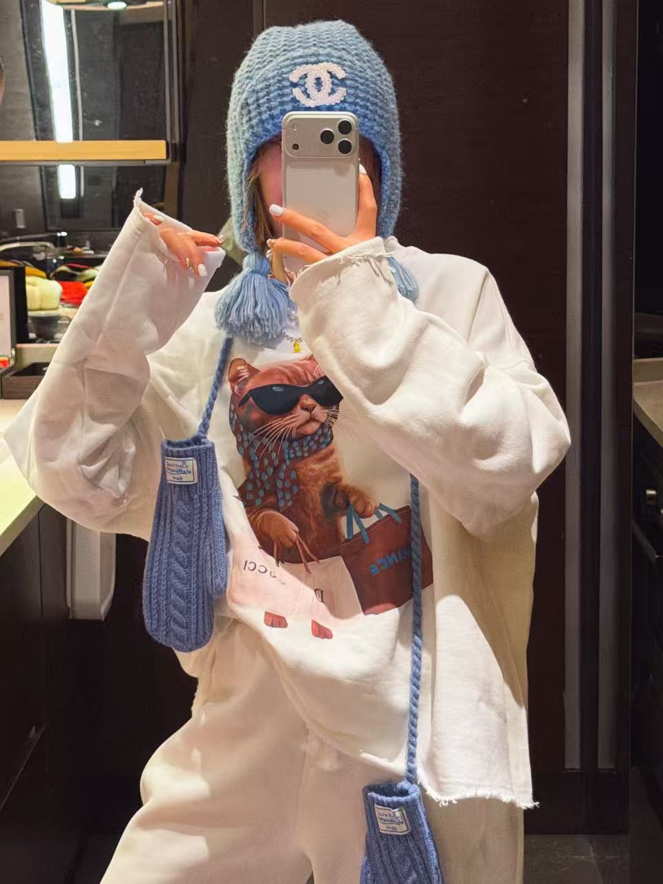 2025韩版冬季新款拉毛短板减龄时尚卡通印花卫衣