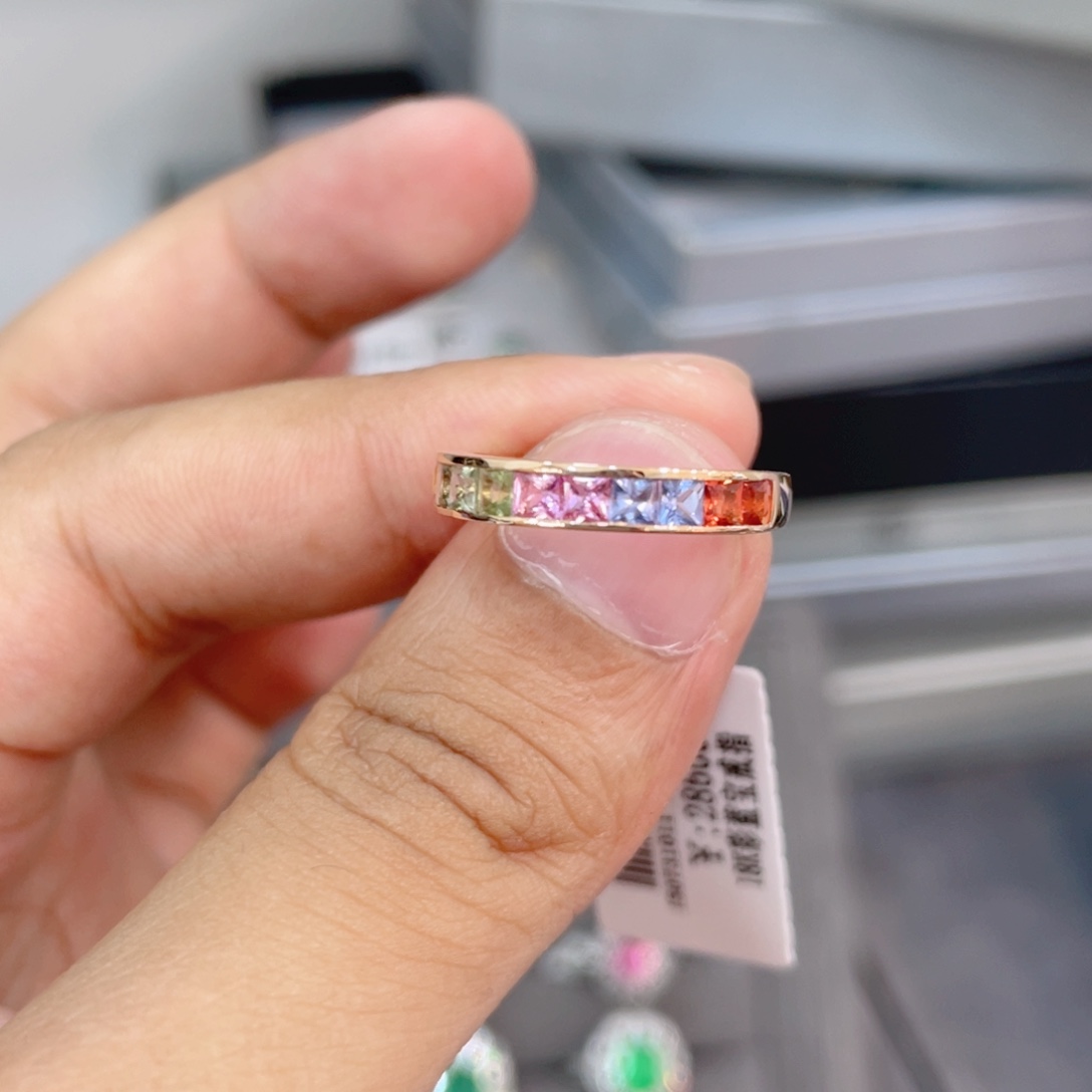 戒指彩色蓝宝石18K金镶嵌