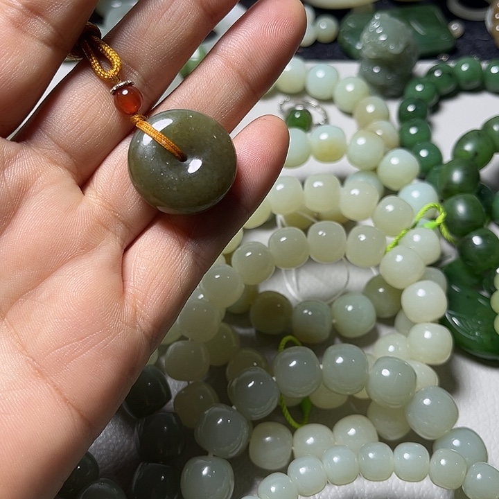 和田玉未镶嵌手串