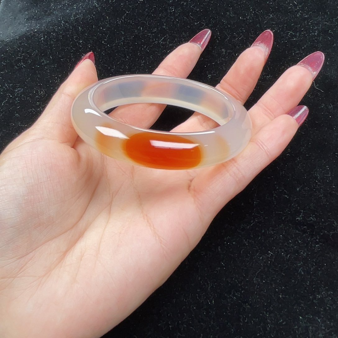 玛瑙/玉髓手镯未镶嵌花****?