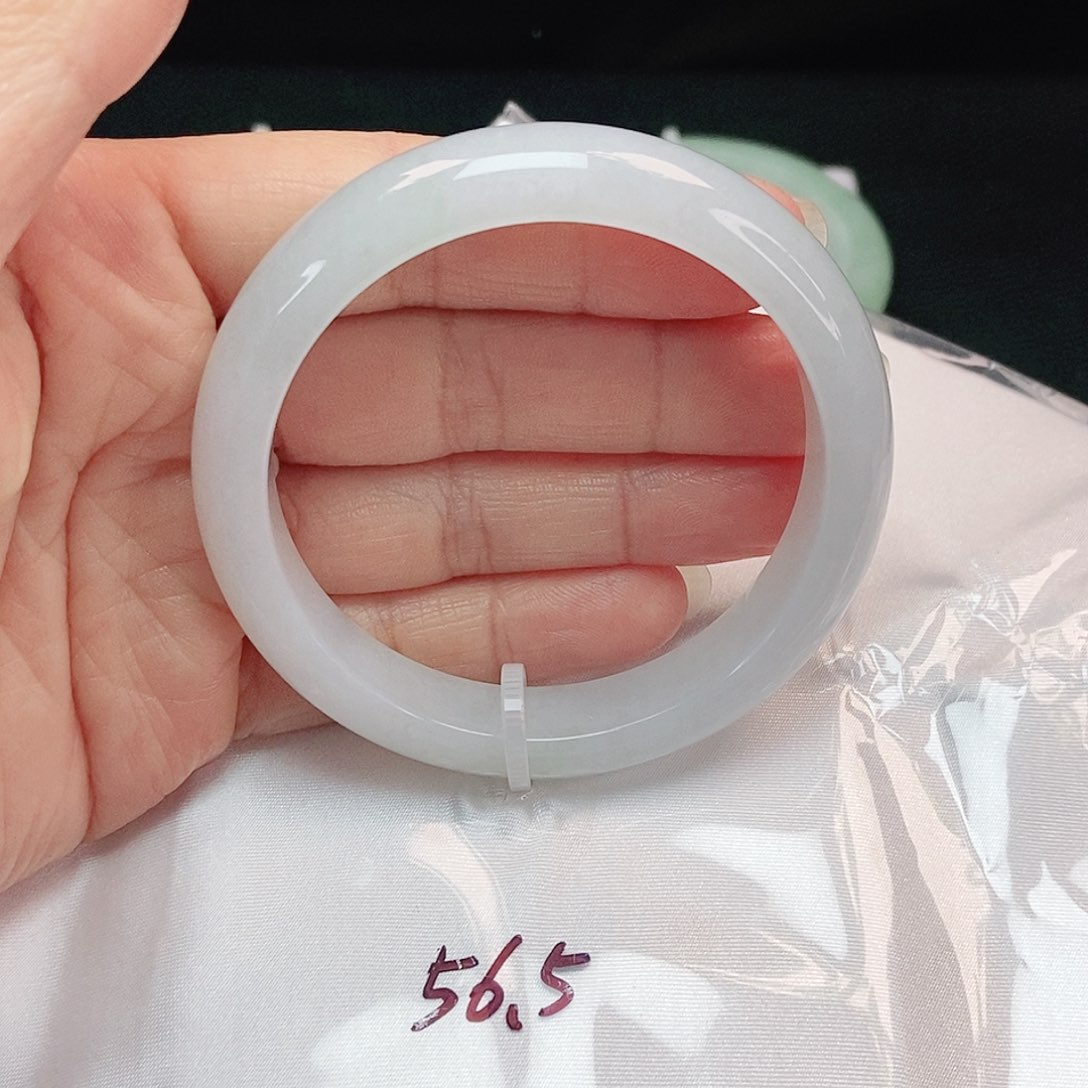 翡翠手镯未镶嵌正圈