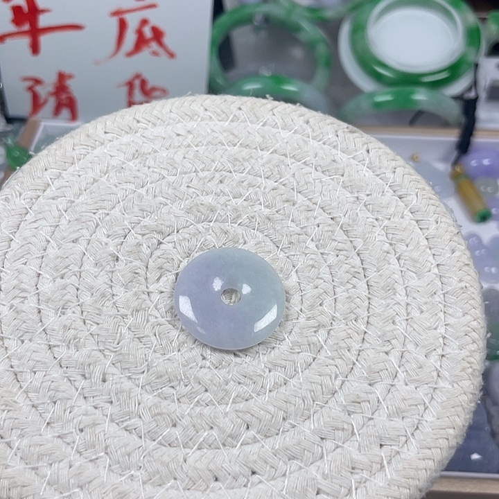 翡翠未镶嵌颈饰2、紫扣