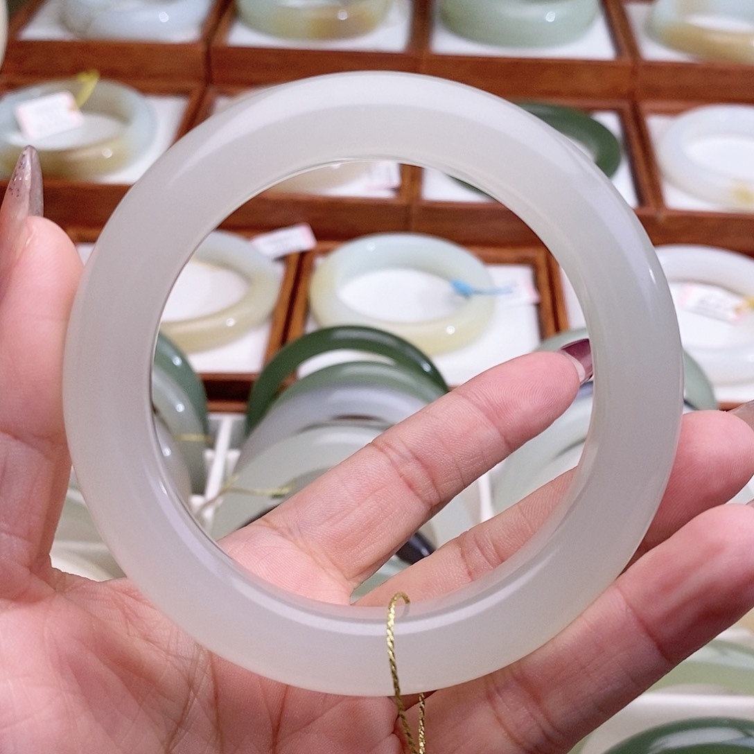 和田玉手镯未镶嵌58.5