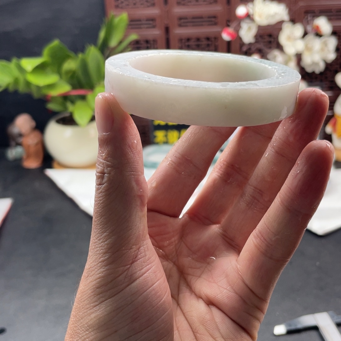 定制翡翠未镶嵌翡翠手镯