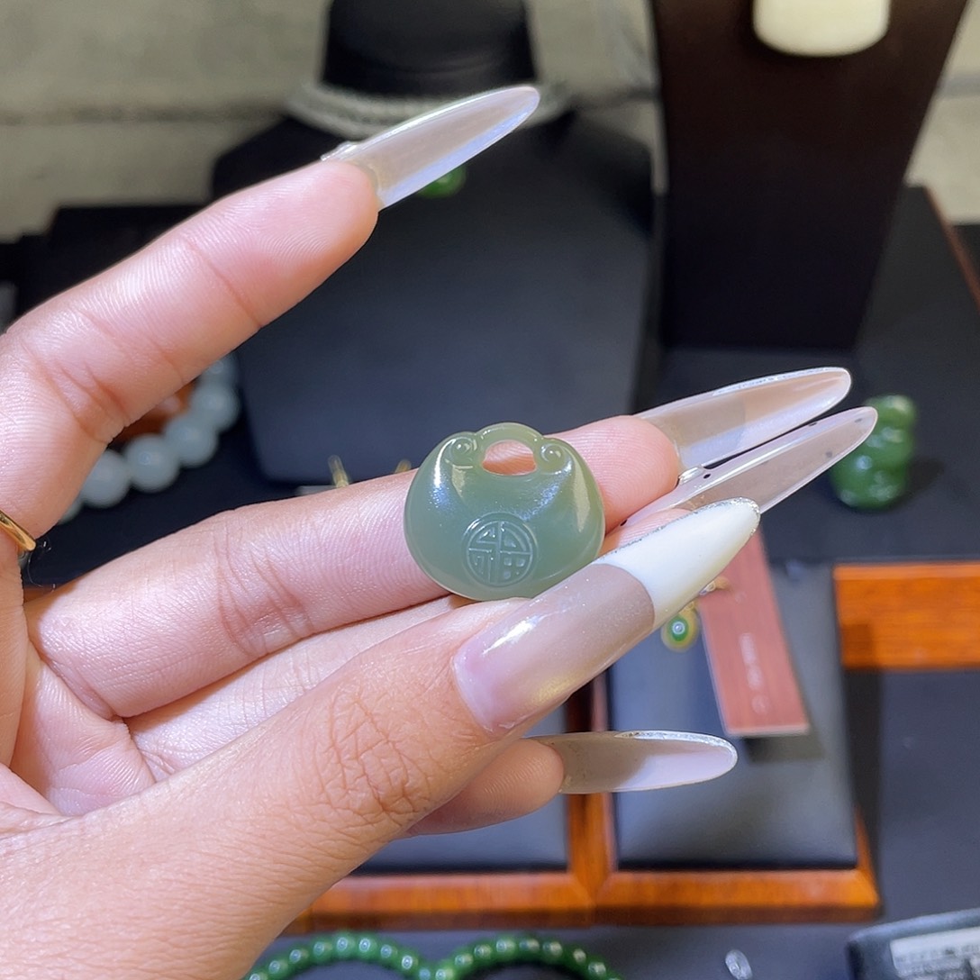 颈饰未镶嵌和田玉