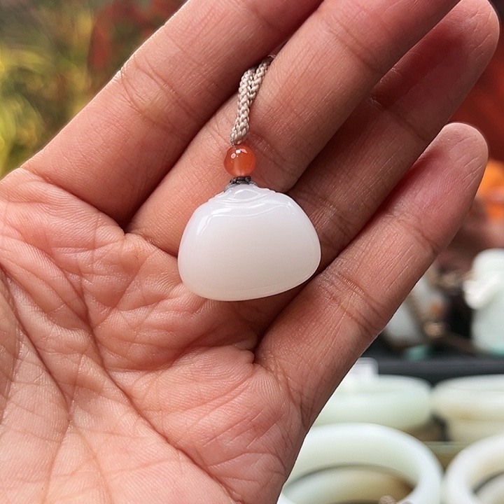 和田玉颈饰未镶嵌