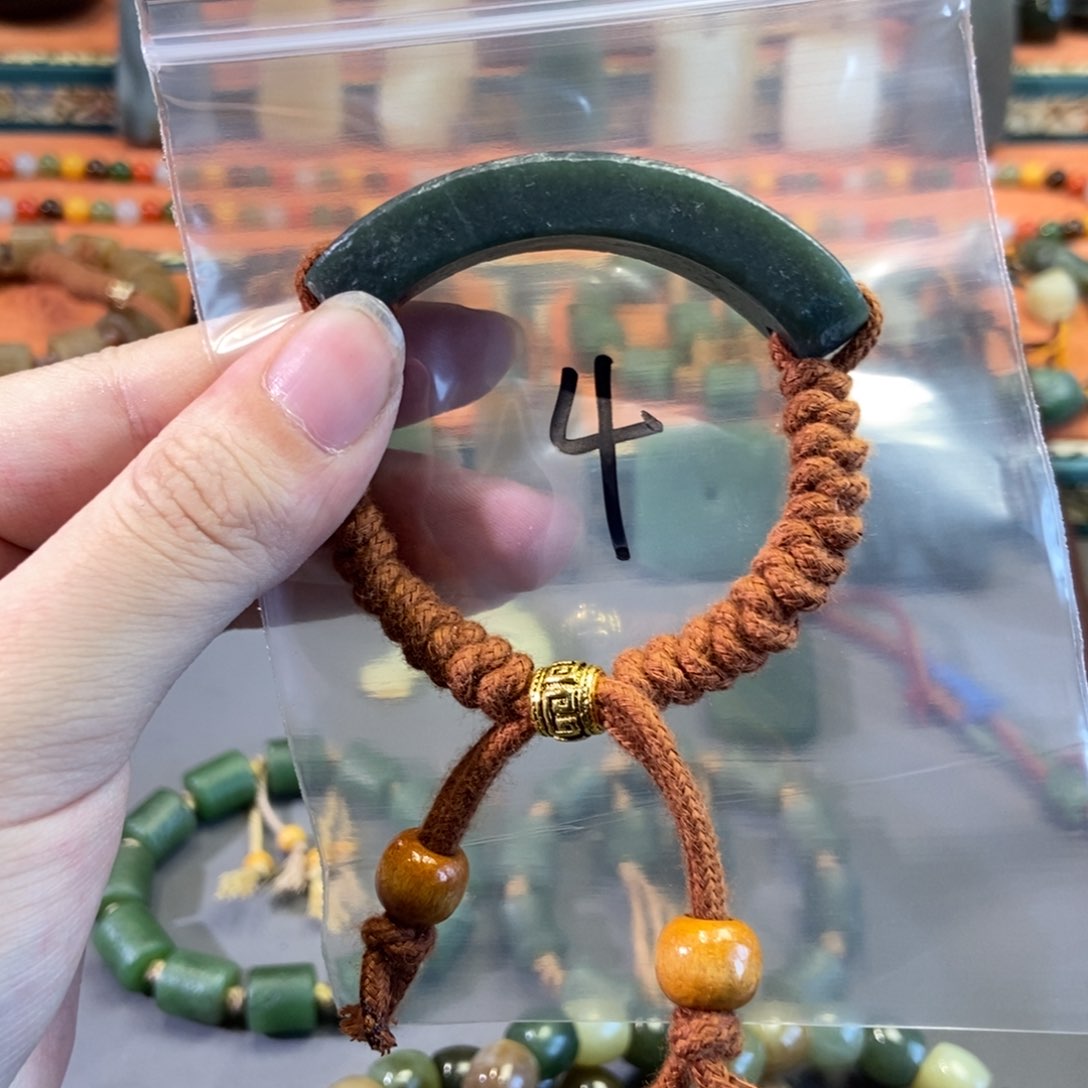 和田玉颈饰未镶嵌景*