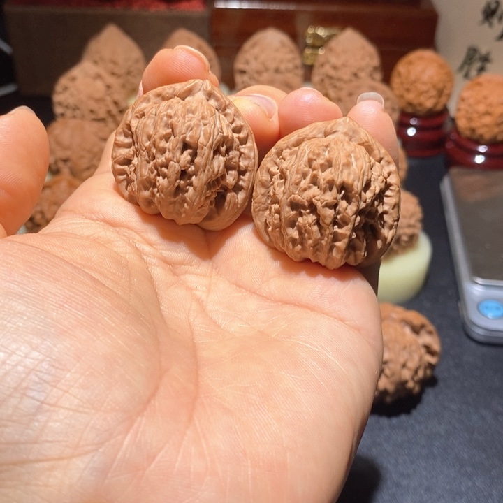 文玩核桃吊坠白狮子34