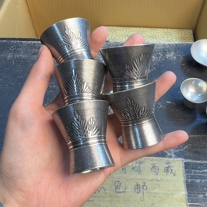 瓷片孛****格哈哈哈哈哈哈哈哈……有划痕