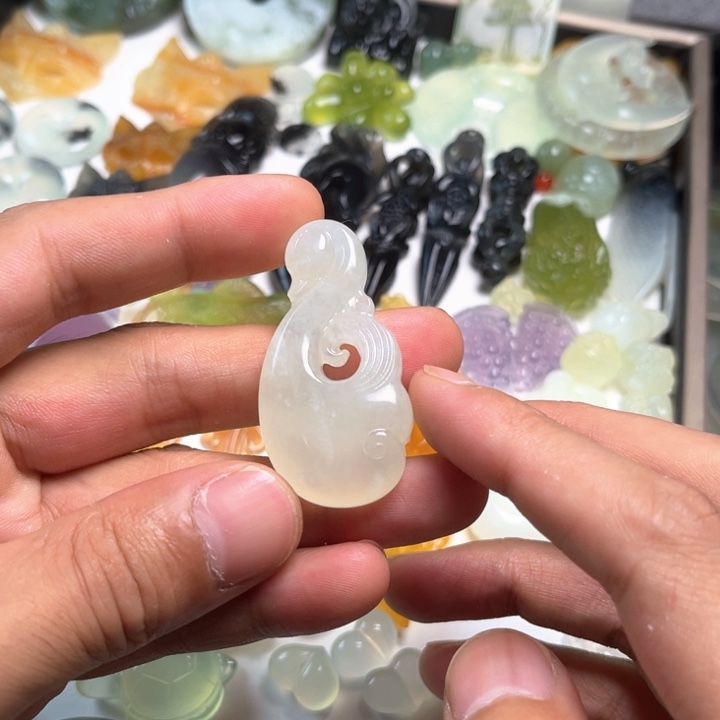 蛇纹石玉未镶嵌车挂