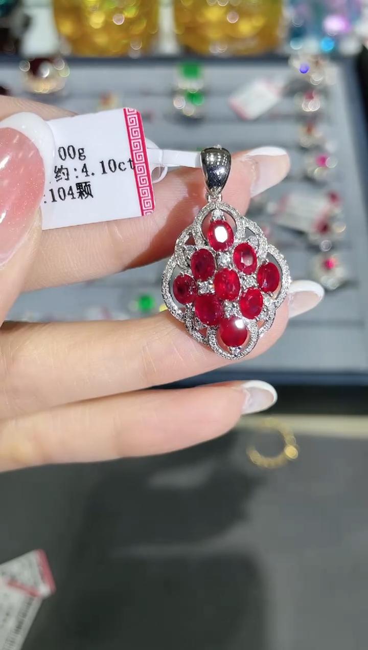 18K金镶嵌天然红宝石吊坠