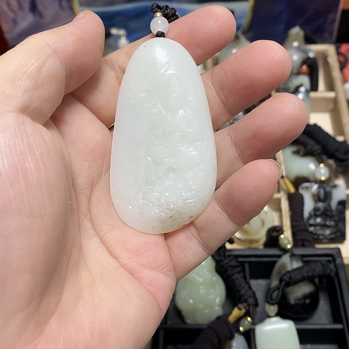 一***五和田玉未镶嵌颈饰