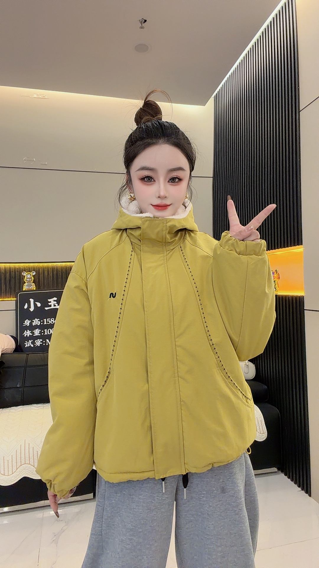 【冬日活力】新款宽松型加厚毛毛纯色连帽百搭短款女装休闲短外套