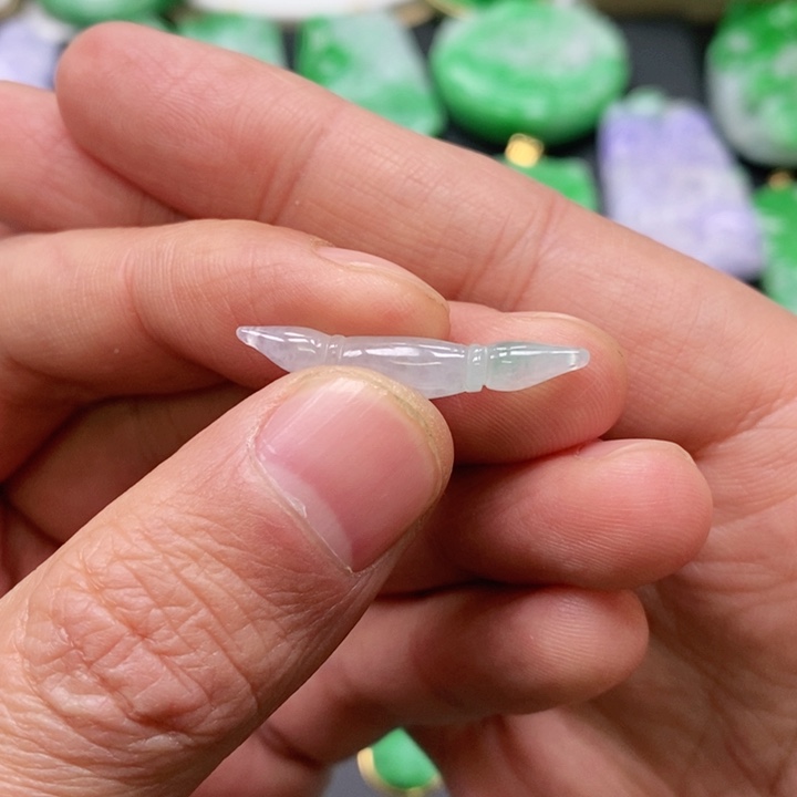 翡翠颈饰未镶嵌吊坠