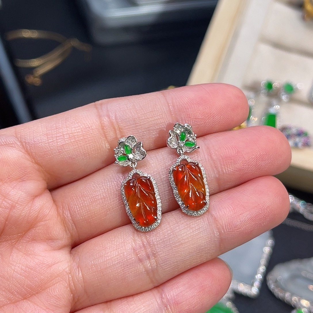 翡翠18K金镶嵌耳饰红翡叶子