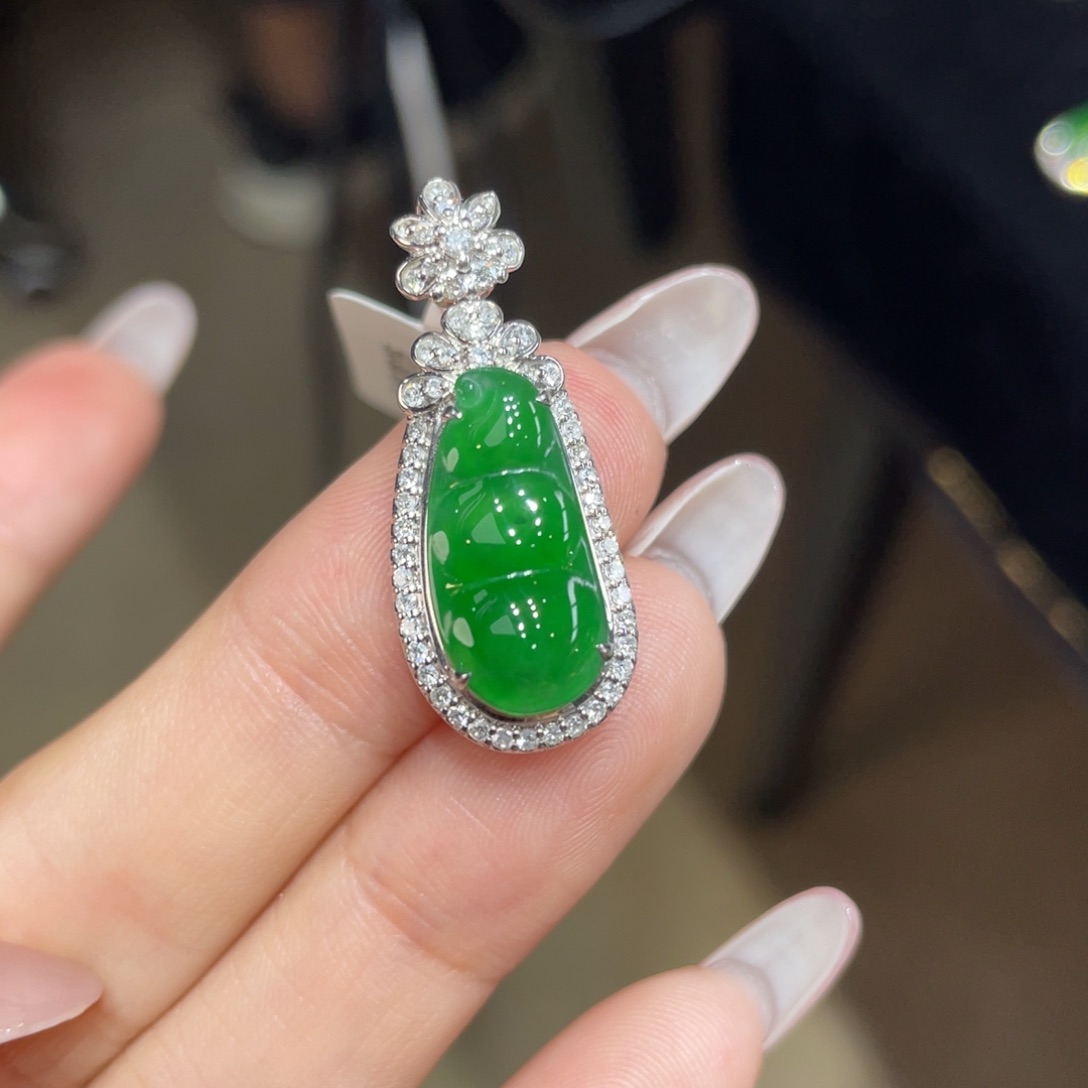 翡翠颈饰18K金镶嵌天然缅甸翡翠a货