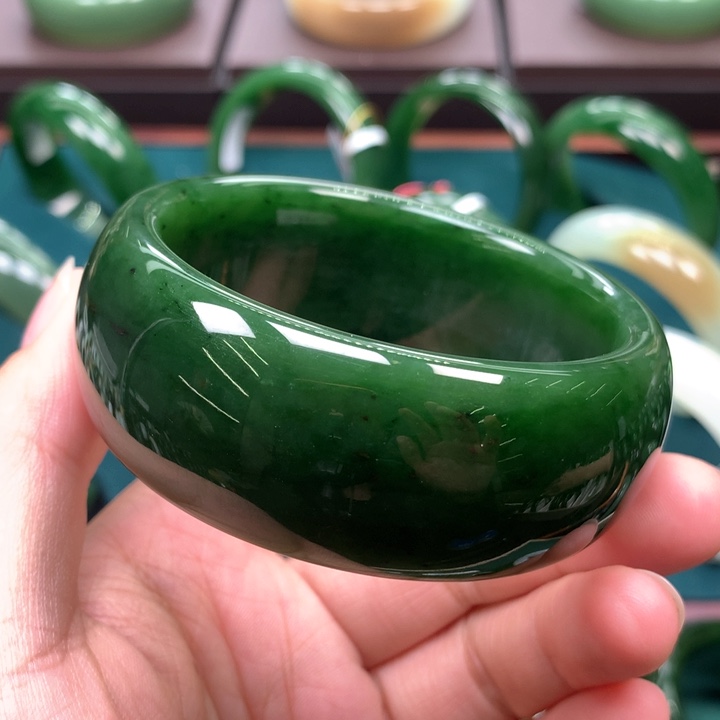 未镶嵌手镯和田玉（碧玉）