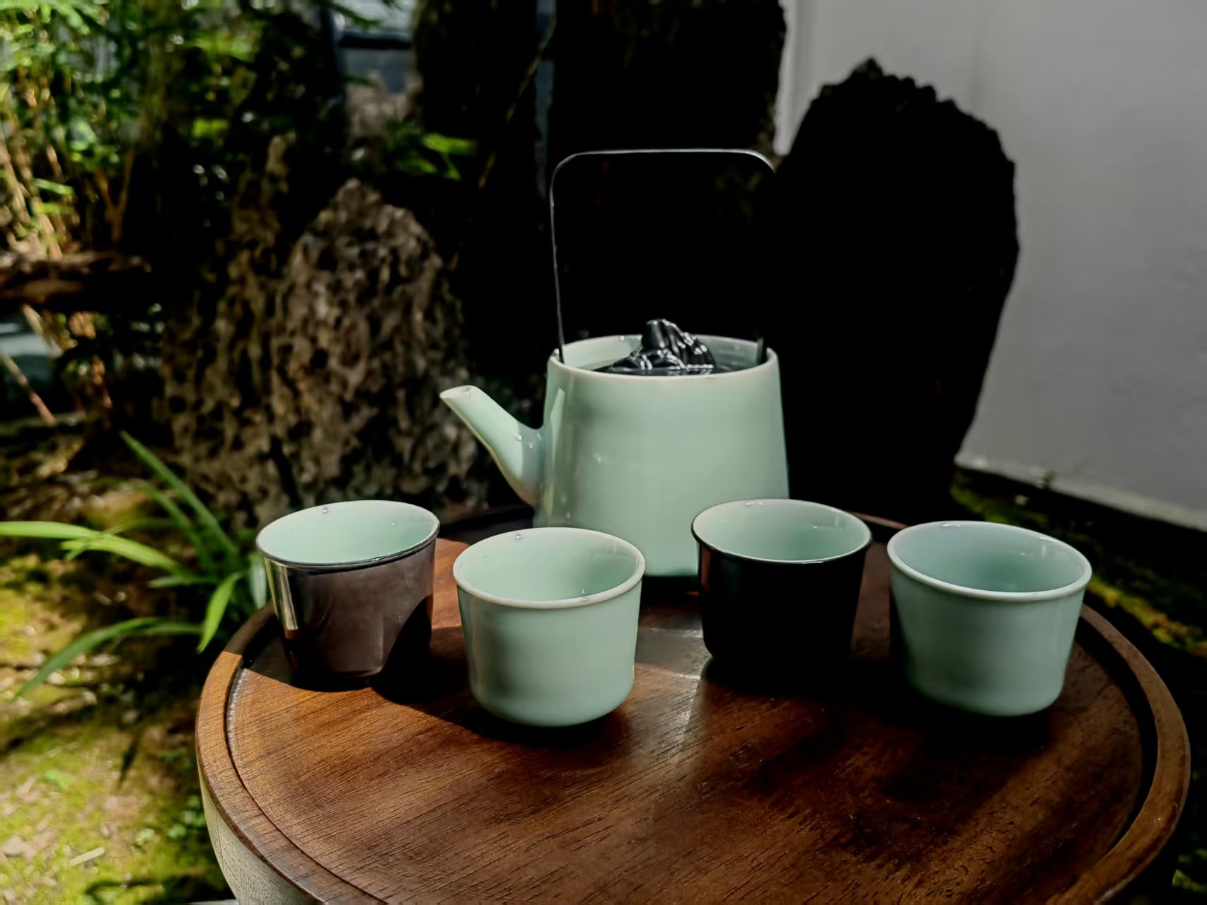 梅红玲手工青瓷工艺