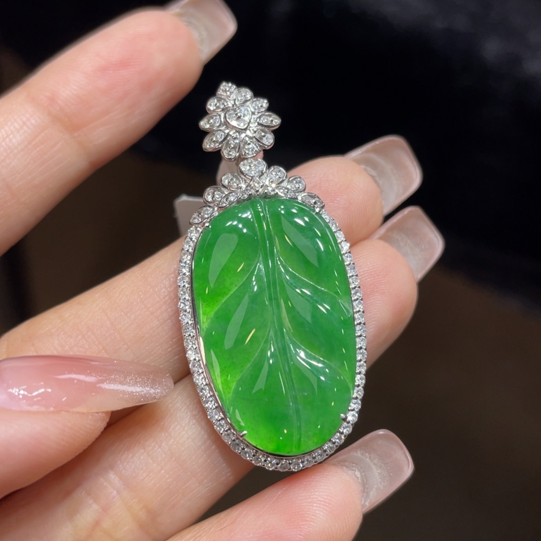 翡翠颈饰18K金镶嵌天然缅甸翡翠