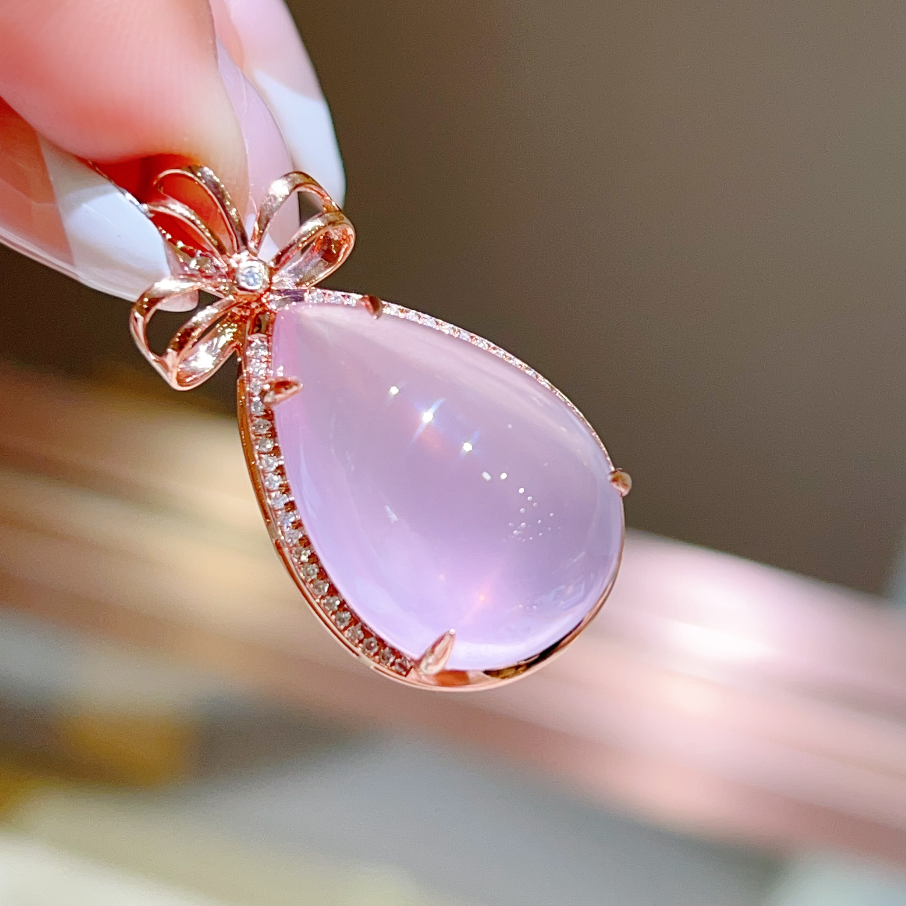 21.29ct 18k金镶嵌芙蓉石吊坠 3580