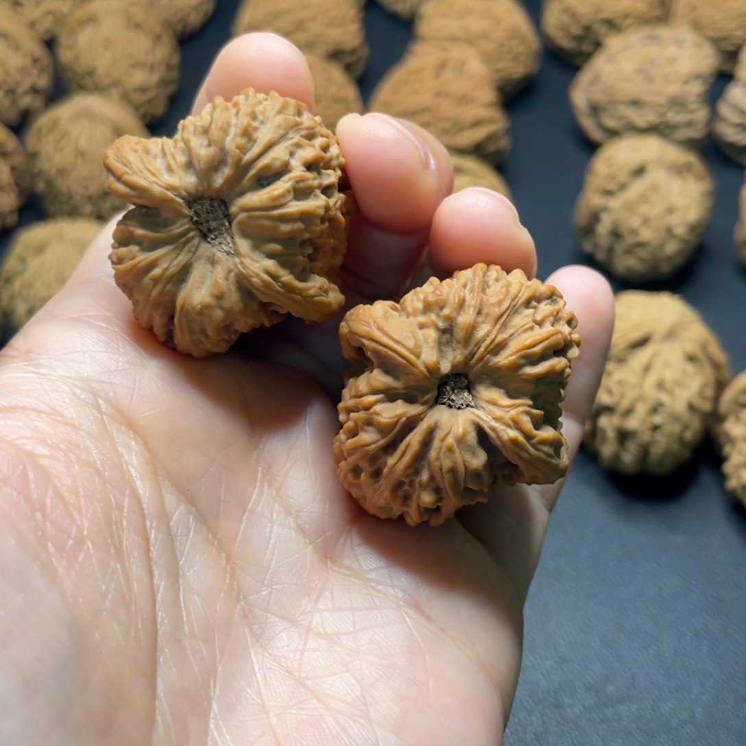 文玩核桃吊坠血*秋南疆石