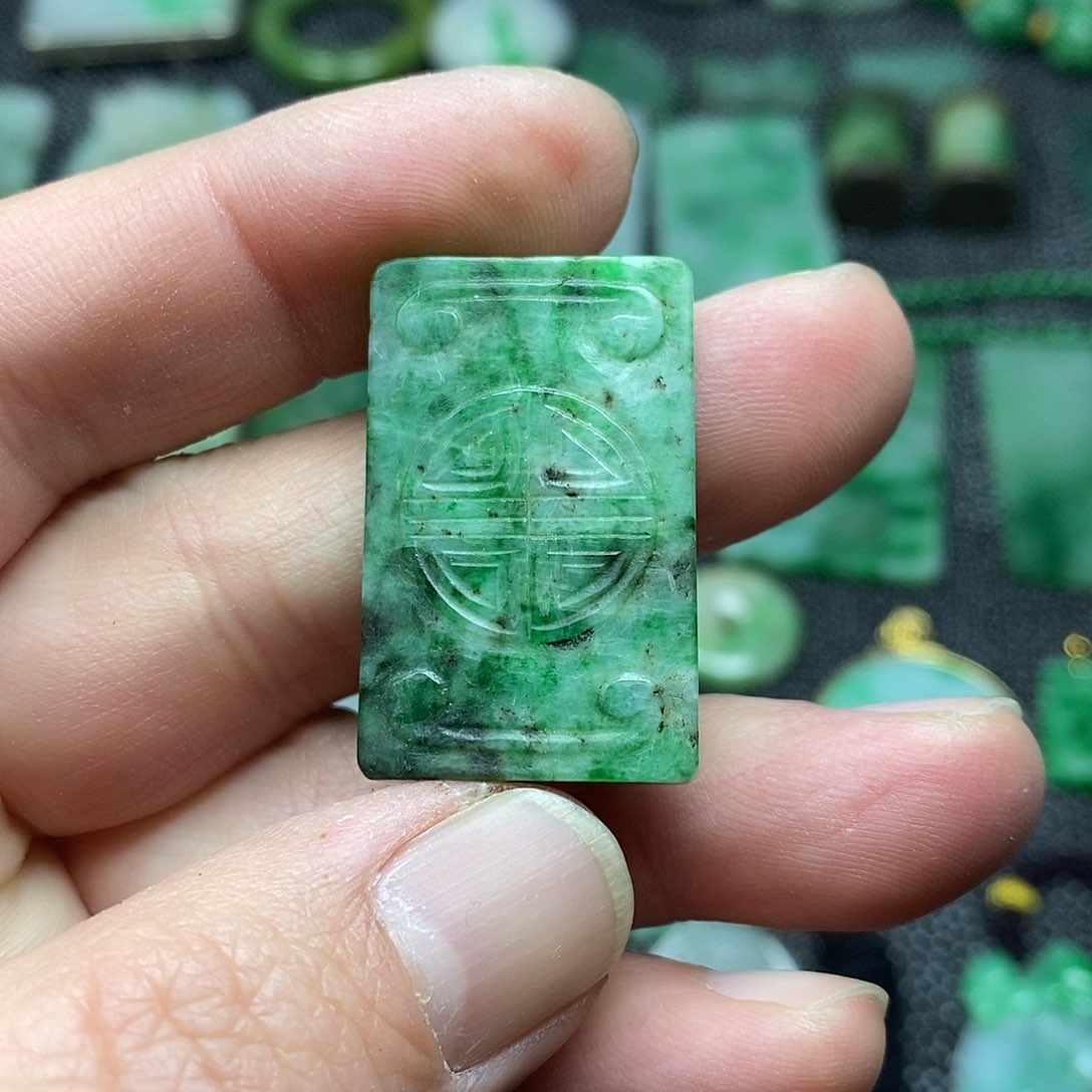 翡翠挂件未镶嵌缅甸天然翡翠背云