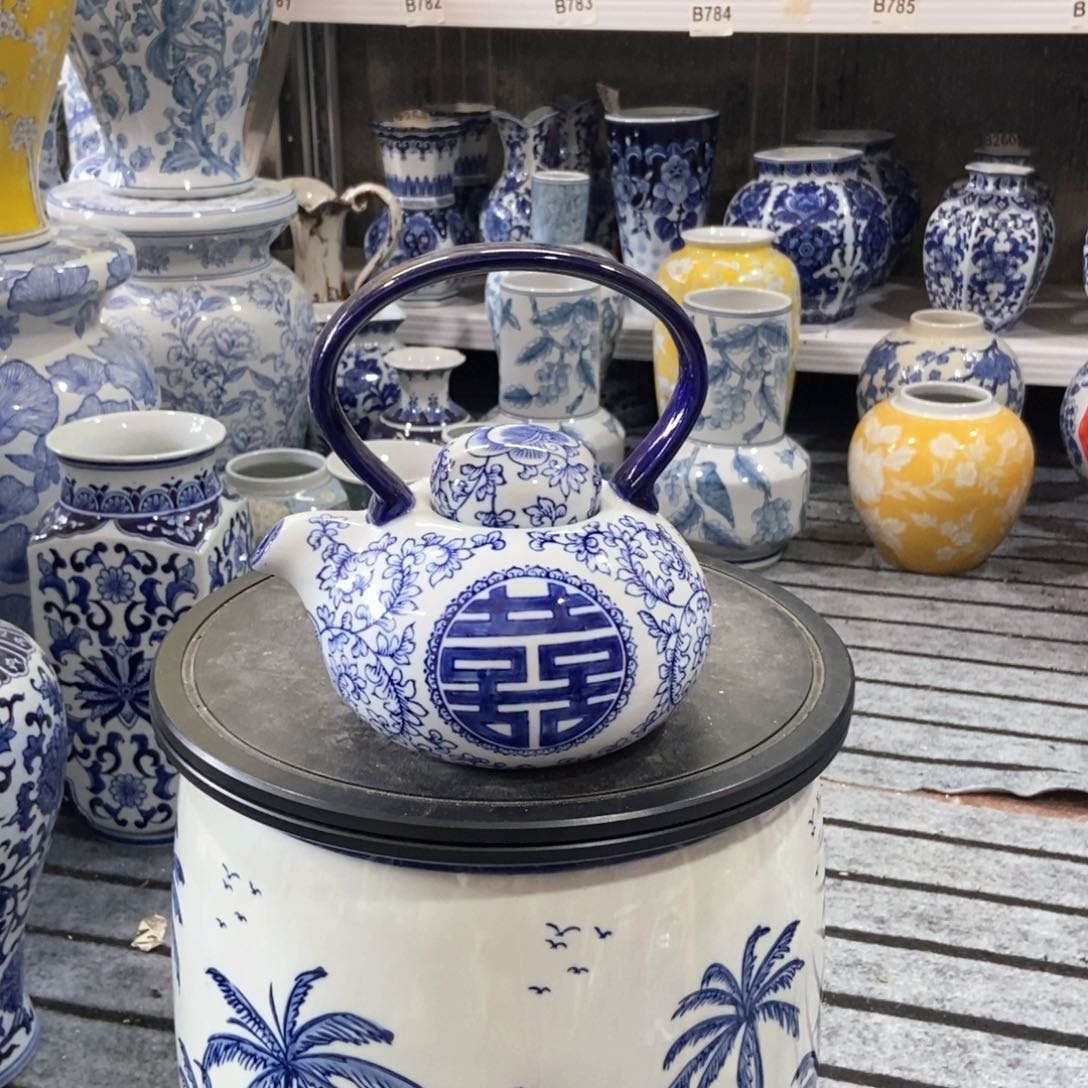 摆件花瓶手绘釉下彩