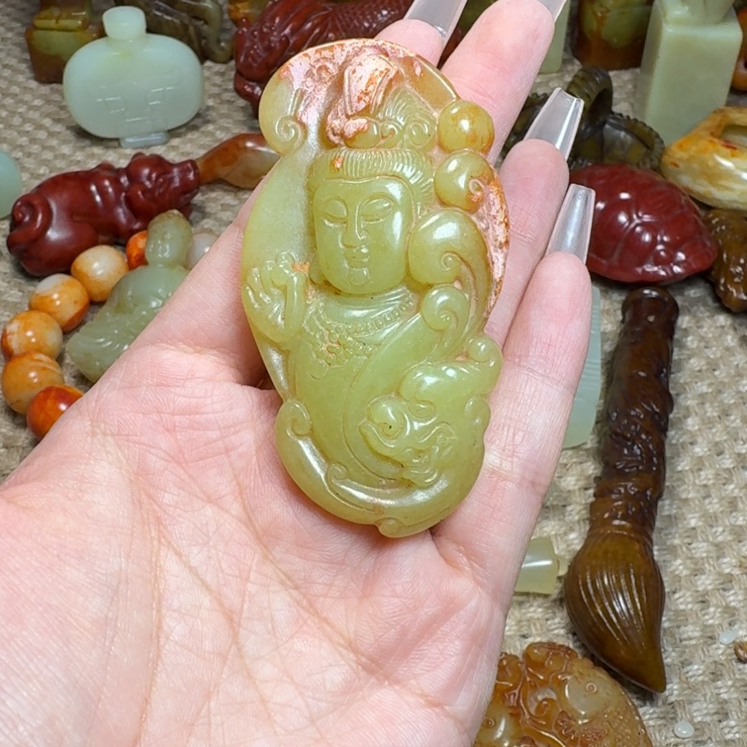 蛇纹石玉未镶嵌颈饰