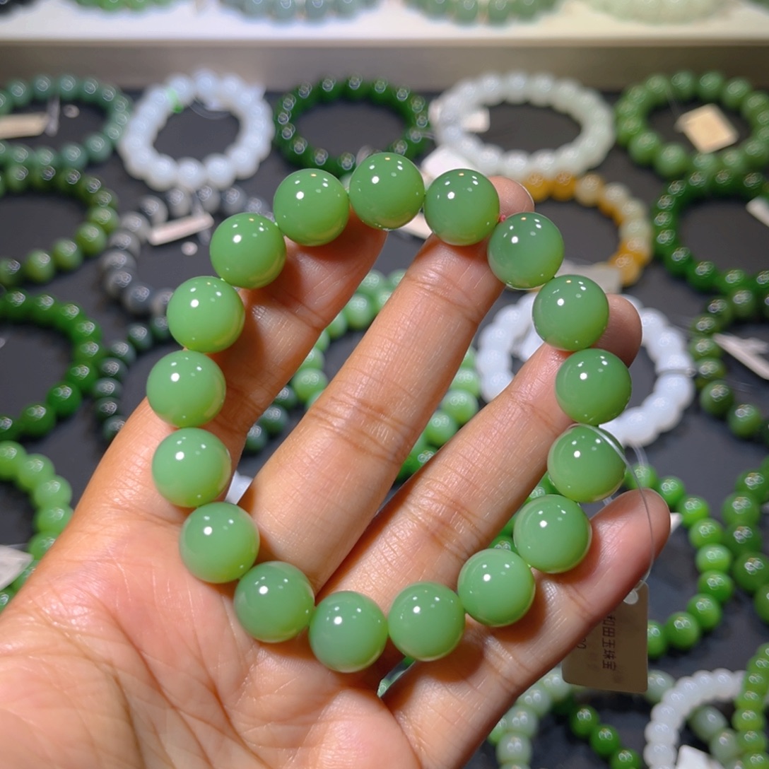 小***当和田玉未镶嵌手链