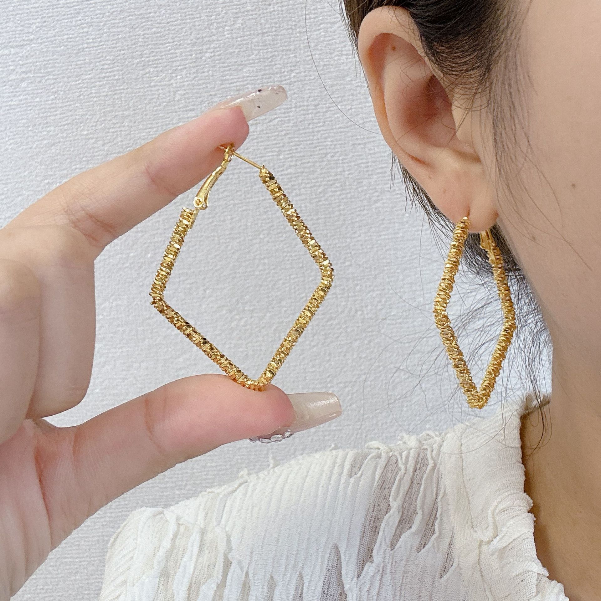 铜合金耳饰 【8121】个性夸张几何方形耳钉时尚复古气质百搭耳饰女