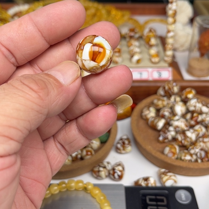 琥珀裸石未镶嵌339号