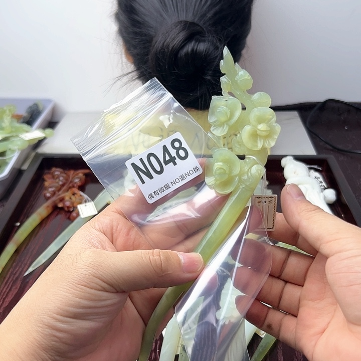 蛇纹石玉发饰合金云**步