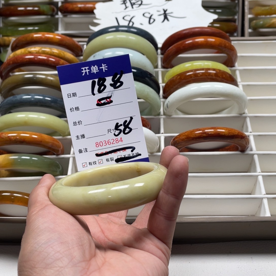 蛇纹石玉手镯未镶嵌不**灵