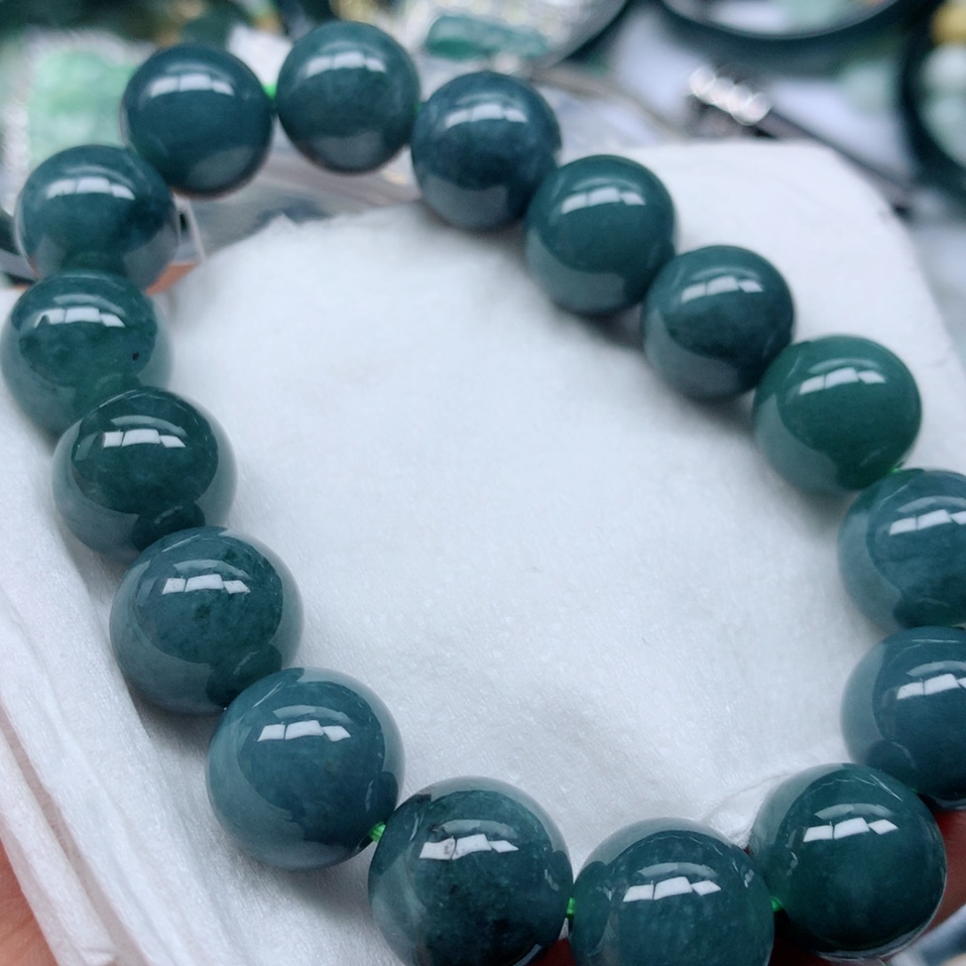 翡翠颈饰未镶嵌手串