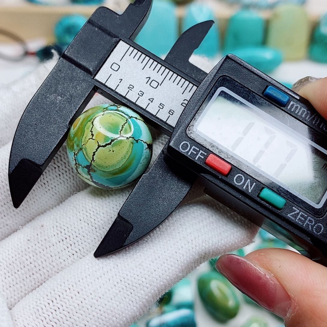 绿松石未镶嵌颈饰