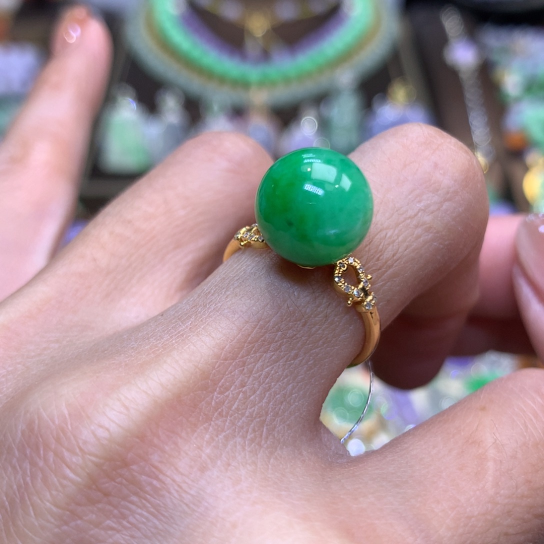 翡翠18K金镶嵌颈饰